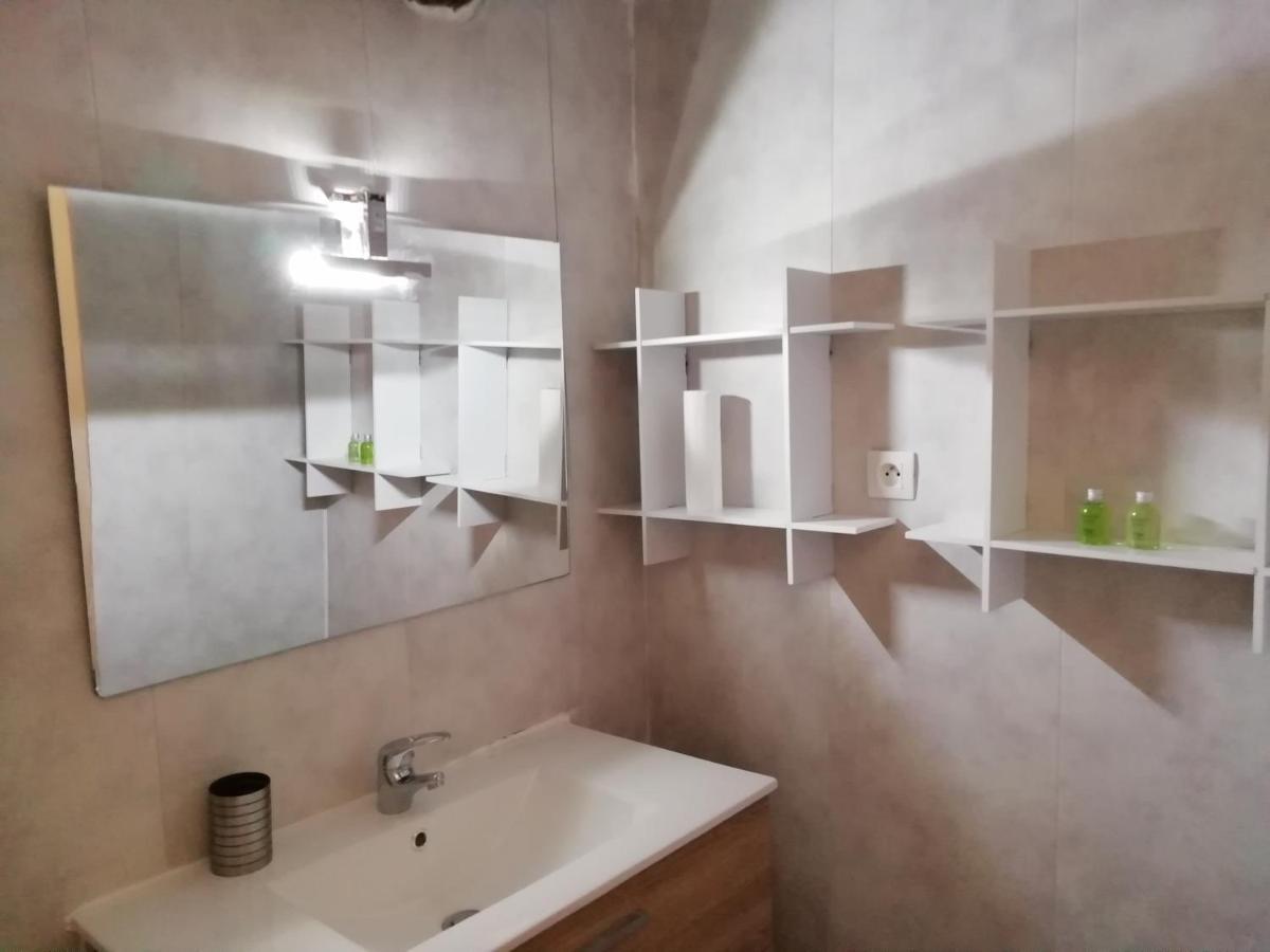 Azille Ancienne Caserne Du Chateau מראה חיצוני תמונה