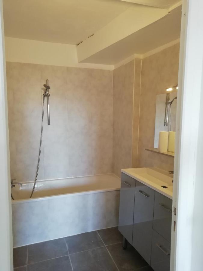 Azille Ancienne Caserne Du Chateau מראה חיצוני תמונה